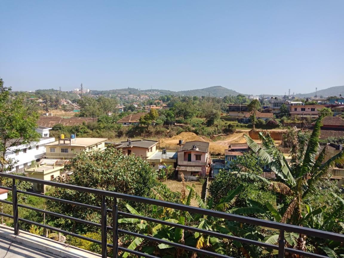 מדיקרי Coorg Girinivas Homestay 102 מראה חיצוני תמונה
