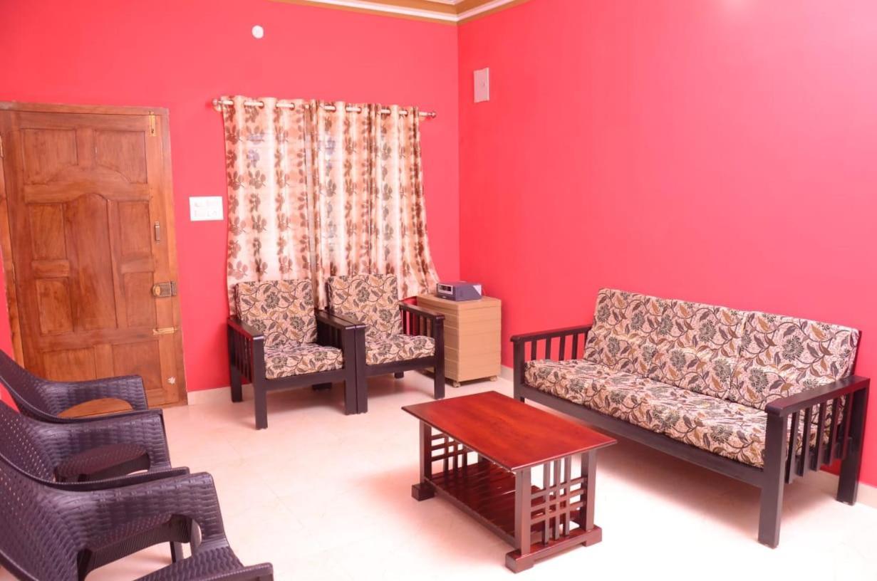 מדיקרי Coorg Girinivas Homestay 102 מראה חיצוני תמונה