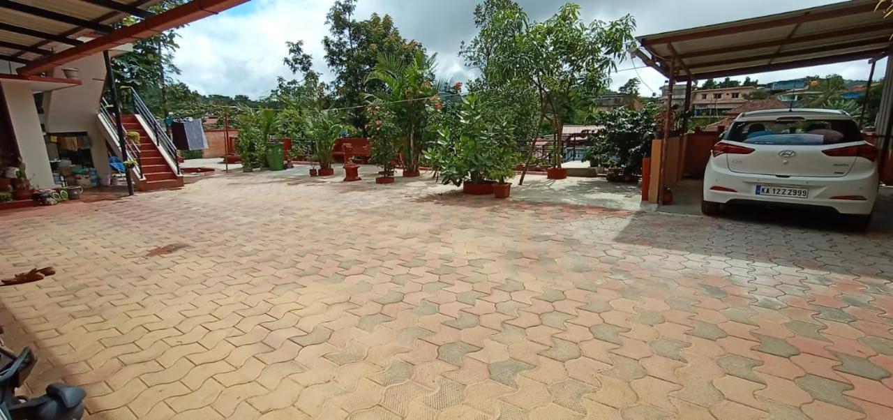 מדיקרי Coorg Girinivas Homestay 102 מראה חיצוני תמונה