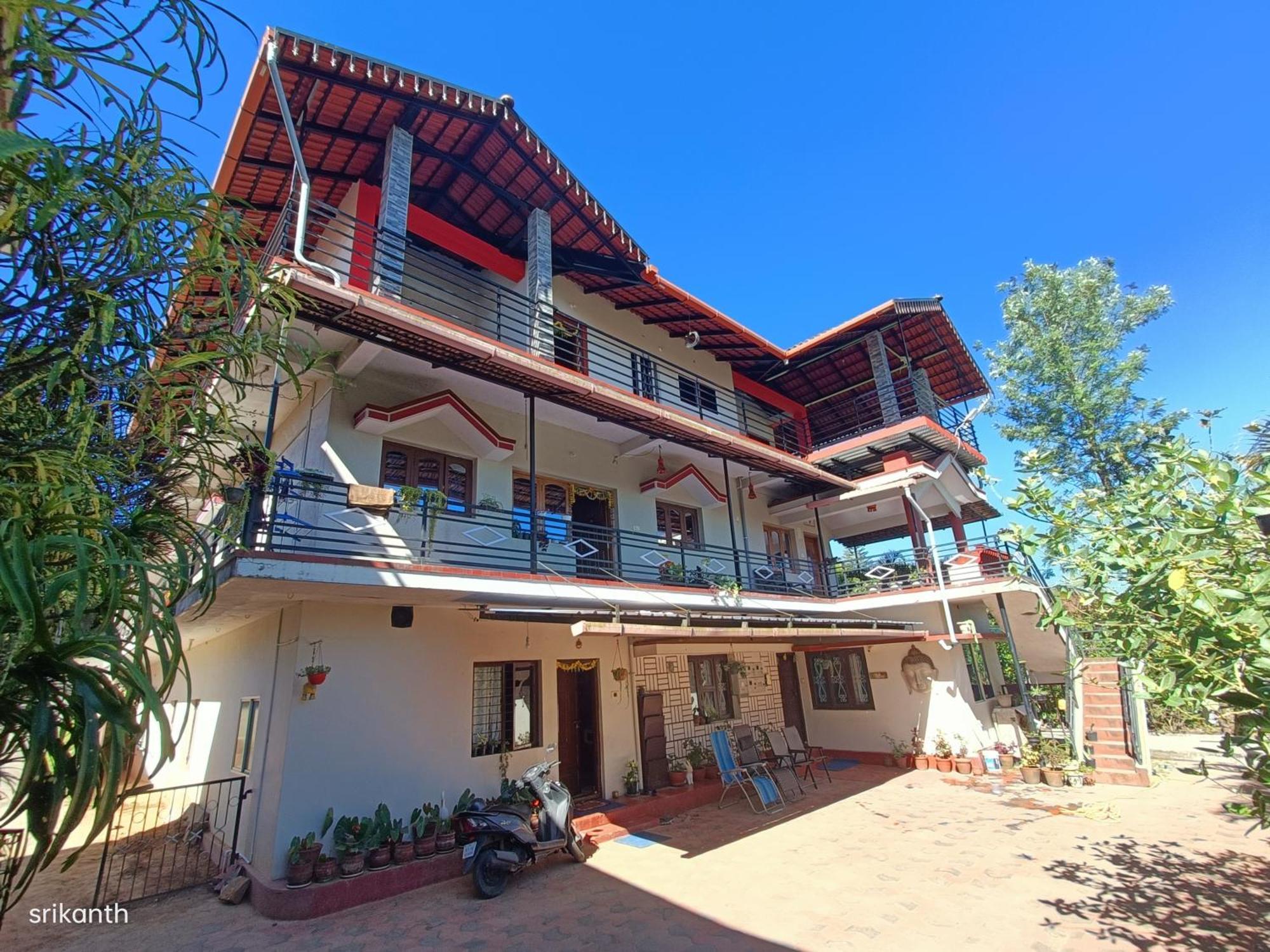 מדיקרי Coorg Girinivas Homestay 102 חדר תמונה
